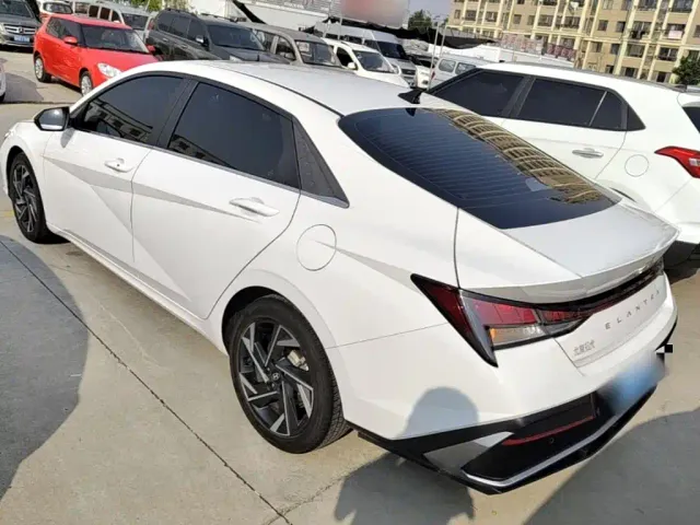 Hyundai Elantra — Фото автомобиля 4
