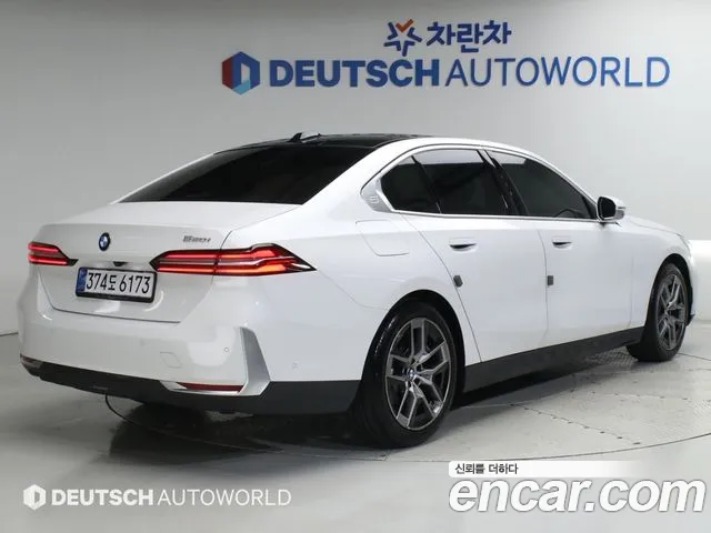 BMW 5 Series G60 — Фото автомобиля 2