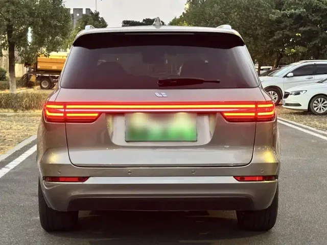Li Auto ONE — Фото автомобиля 5