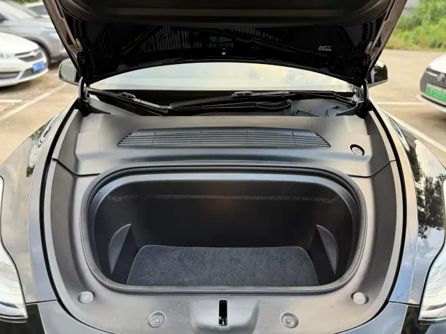 Tesla Model Y — Фото автомобиля 20