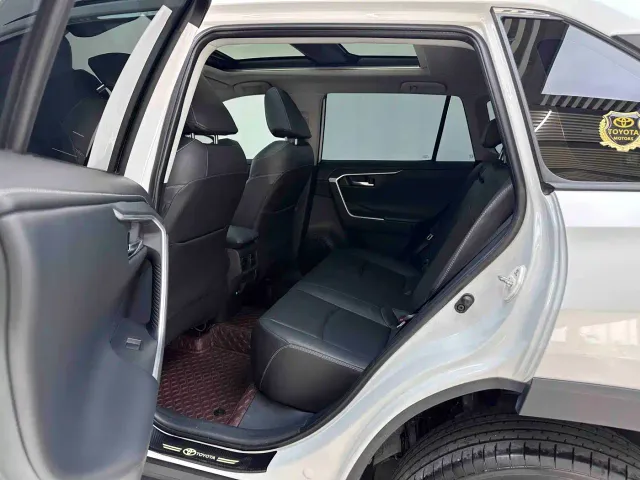 Toyota RAV4 — Фото автомобиля 13