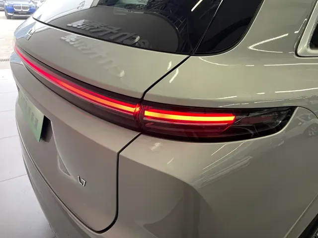 Li Auto L7 — Фото автомобиля 12