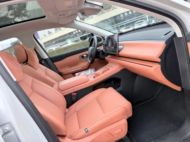 Leapmotor C10 — Фото автомобиля 12