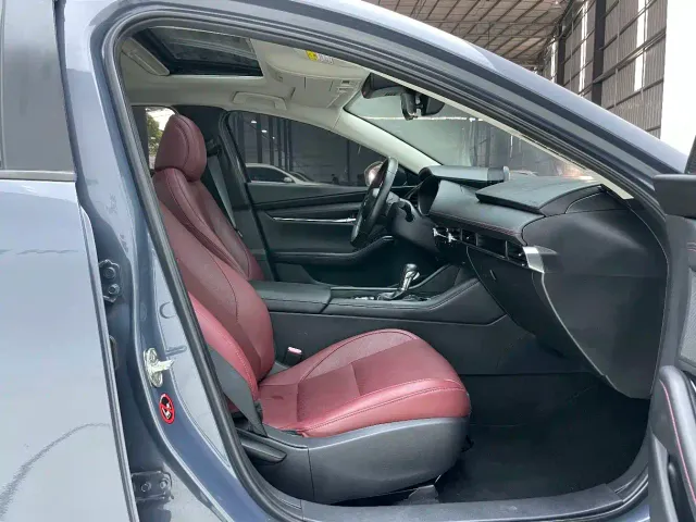 Mazda Axela — Фото автомобиля 29