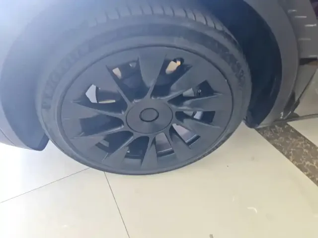 Tesla Model Y — Фото автомобиля 24