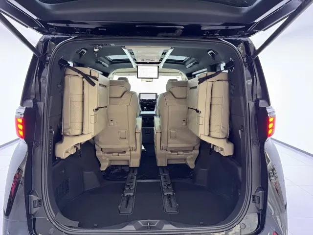 Toyota Alphard — Фото автомобиля 11