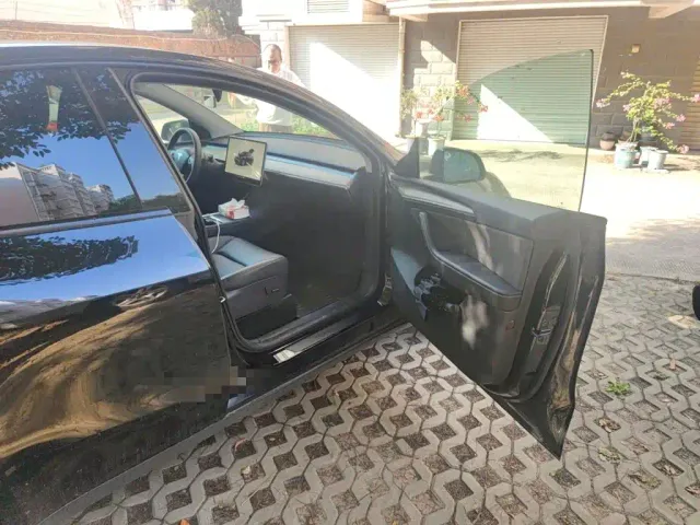 Tesla Model Y — Фото автомобиля 19