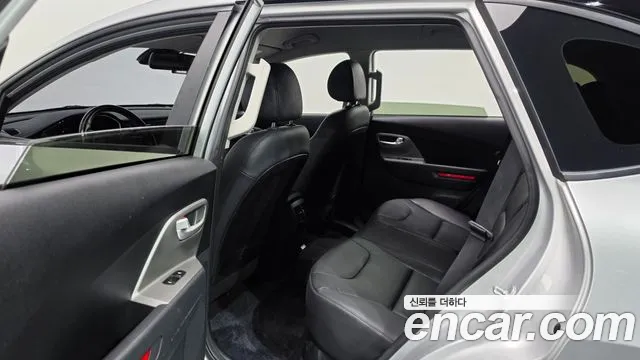 Kia Niro — Фото автомобиля 17