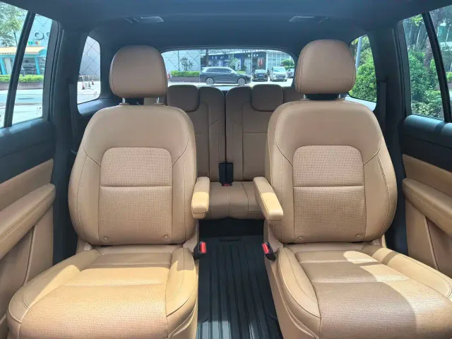 Li Auto ONE — Фото автомобиля 11