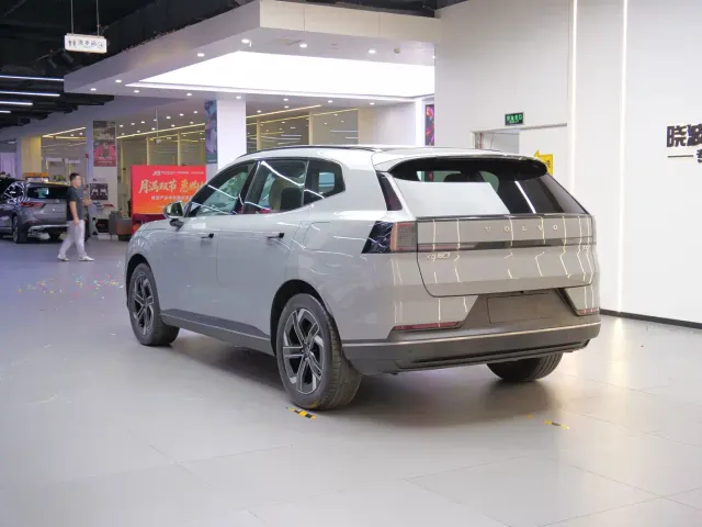 Volvo XC70 Plug-in Hybrid — Фото автомобиля 4