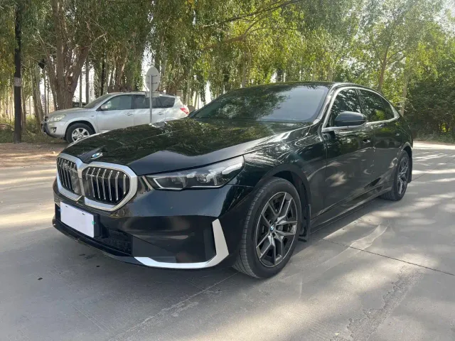 Фотография автомобиля — BMW 5 Series
