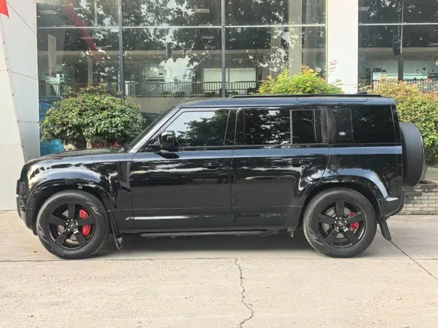 Land Rover Defender — Фото автомобиля 2