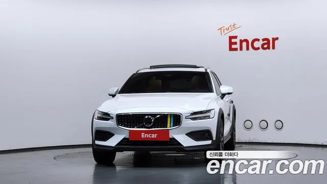 Volvo V60 — Фото автомобиля 3