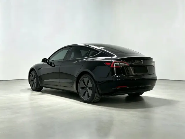 Tesla Model 3 — Фото автомобиля 9