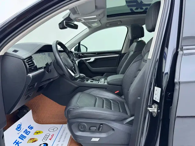 Volkswagen Touareg — Фото автомобиля 13