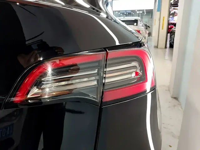 Tesla Model Y — Фото автомобиля 7