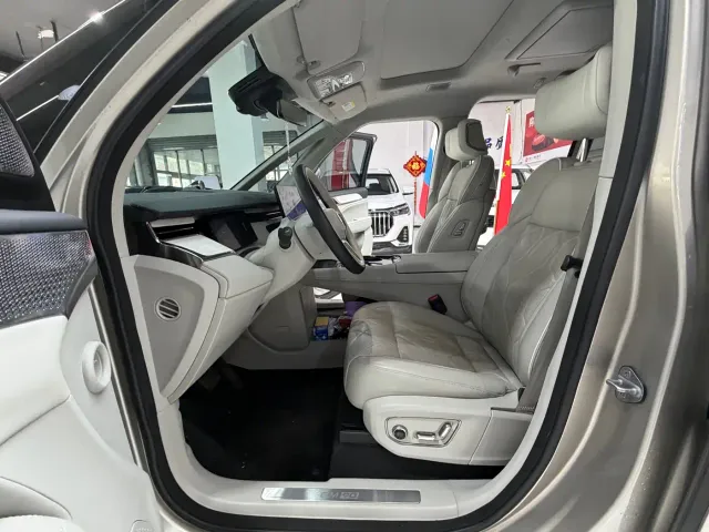 Volvo EM90 — Фото автомобиля 13