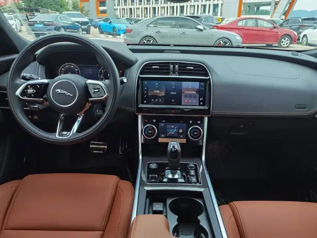 Jaguar XEL — Фото автомобиля 5