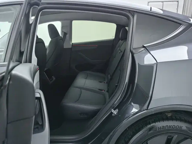 Tesla Model Y — Фото автомобиля 15