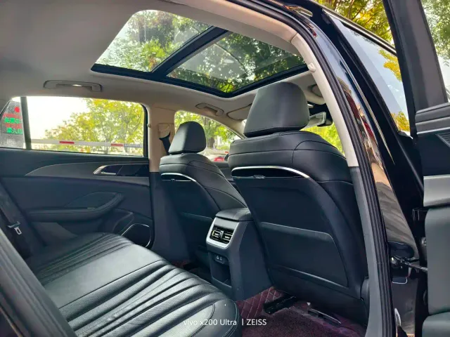 Hongqi H5 — Фото автомобиля 10