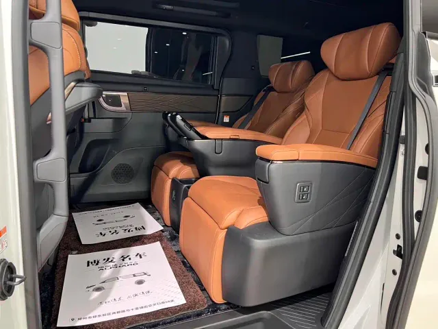 Toyota Vellfire — Фото автомобиля 14