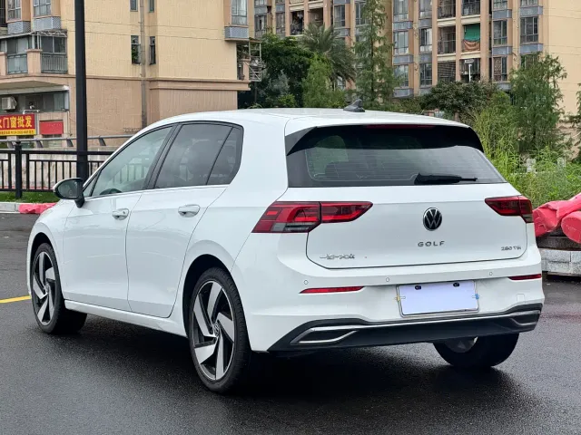 Volkswagen Golf — Фото автомобиля 12