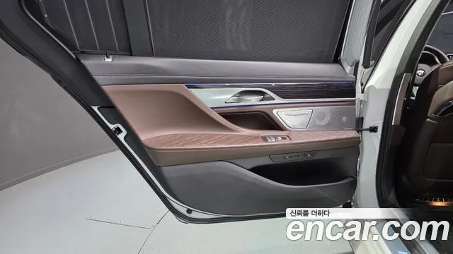 BMW 7-Series — Фото автомобиля 22