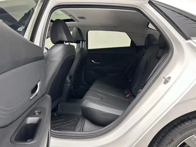 Hyundai Elantra — Фото автомобиля 8