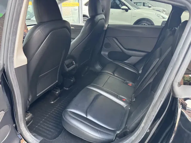Tesla Model Y — Фото автомобиля 9