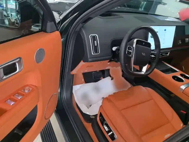 Li Auto L9 — Фото автомобиля 15