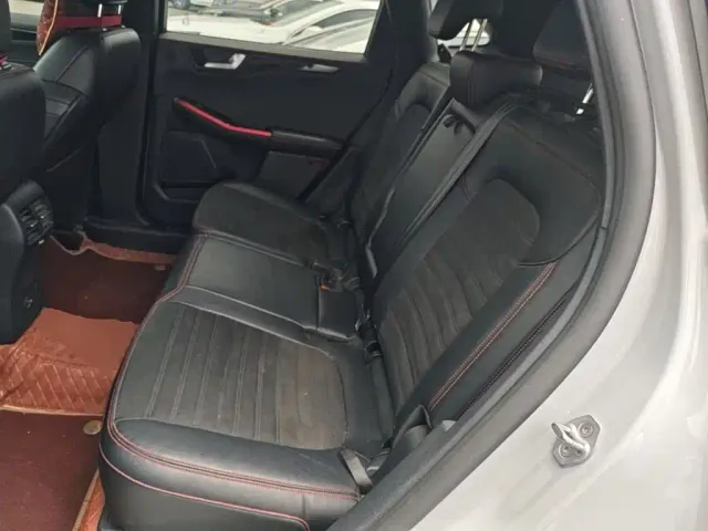 Ford Escape — Фото автомобиля 16