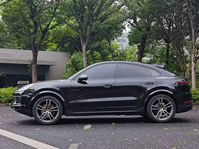 Porsche Cayenne — Фото автомобиля 3