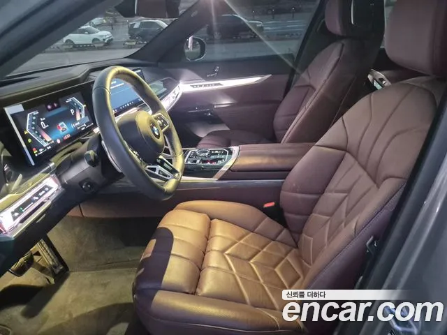 BMW 7 Series G70 — Фото автомобиля 10