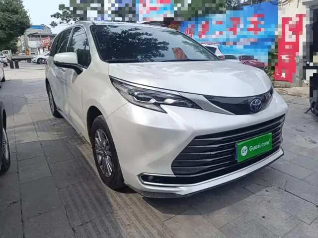 Toyota Sienna — Фото автомобиля 3