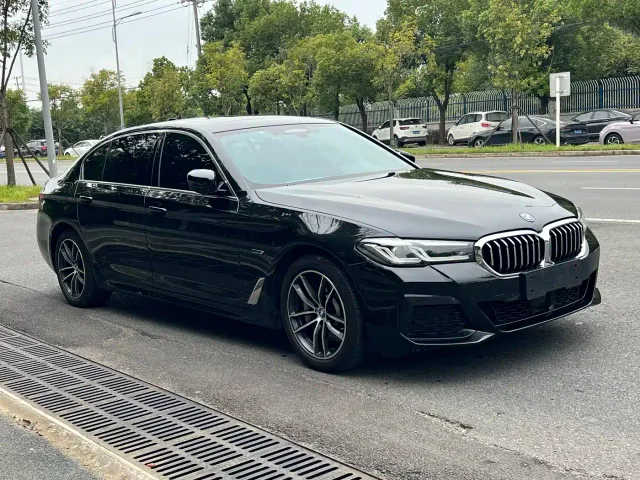 BMW 5 Series — Фото автомобиля 3