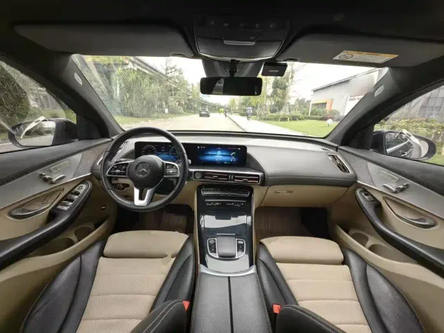 Mercedes-Benz EQC — Фото автомобиля 9