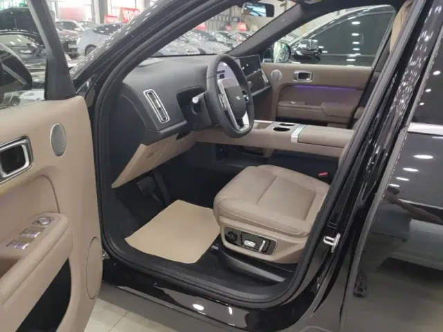 Li Auto L7 — Фото автомобиля 15