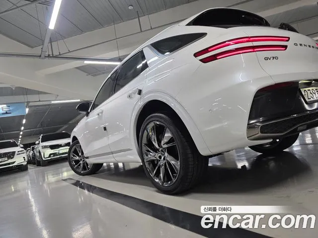 Genesis GV70 — Фото автомобиля 5