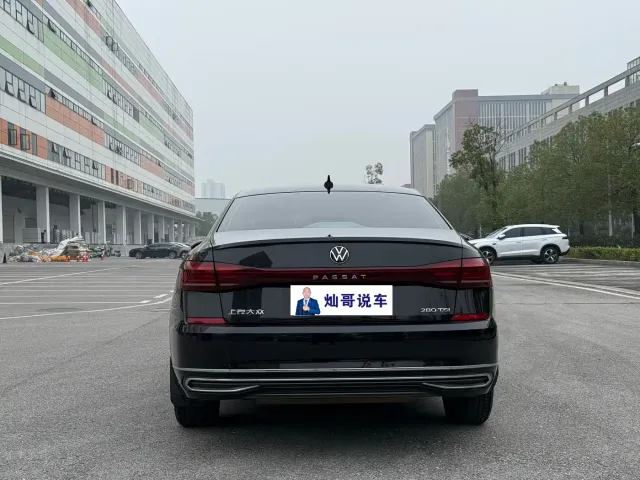 Volkswagen Passat — Фото автомобиля 5