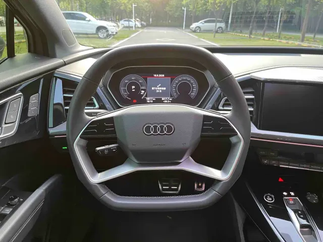 Audi Q4 e-tron — Фото автомобиля 16