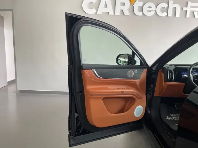 AITO Wenjie AITO M9 2024 Extended Range Ultra 42kWh 6-Seater — Фото автомобиля 15