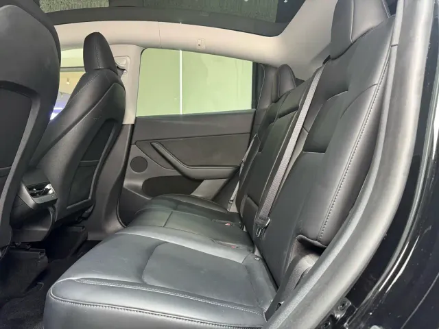 Tesla Model Y — Фото автомобиля 17