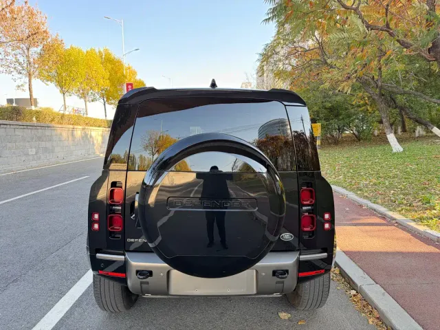 Land Rover Defender — Фото автомобиля 5
