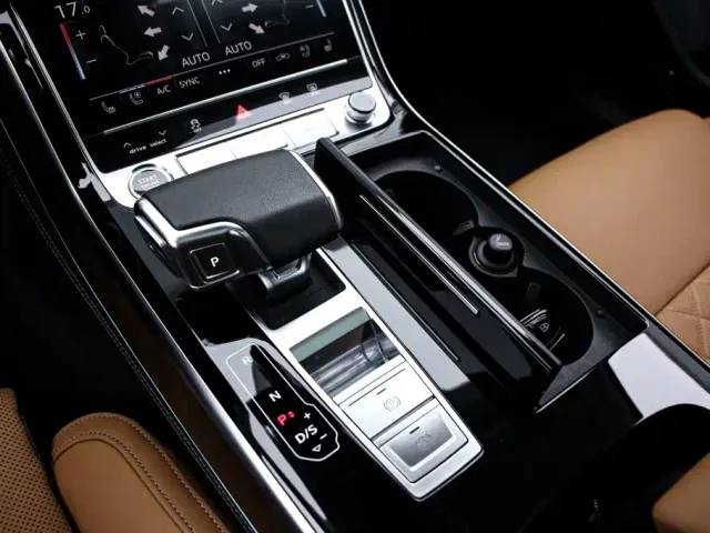 Audi A8 — Фото автомобиля 10