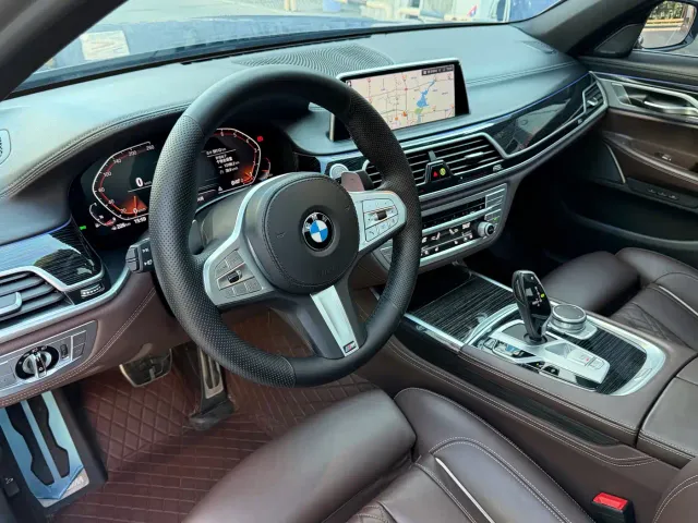 BMW 7 Series — Фото автомобиля 12