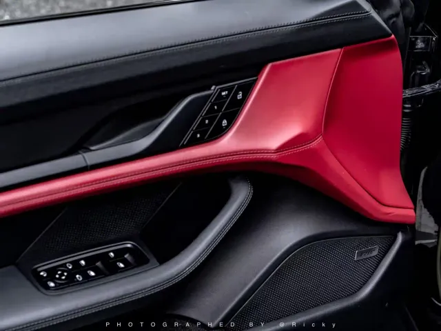 Porsche Taycan — Фото автомобиля 8