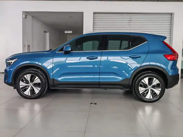 Volvo XC40 — Фото автомобиля 5