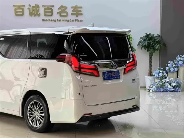 Toyota Alphard — Фото автомобиля 8