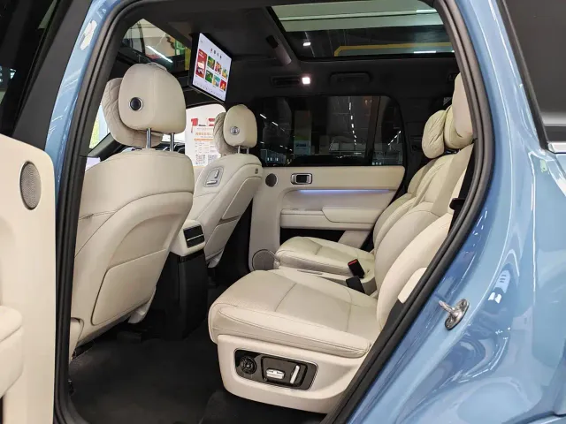 Li Auto L9 — Фото автомобиля 10