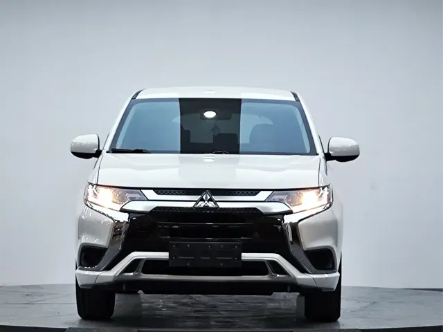 Mitsubishi Outlander — Фото автомобиля 2